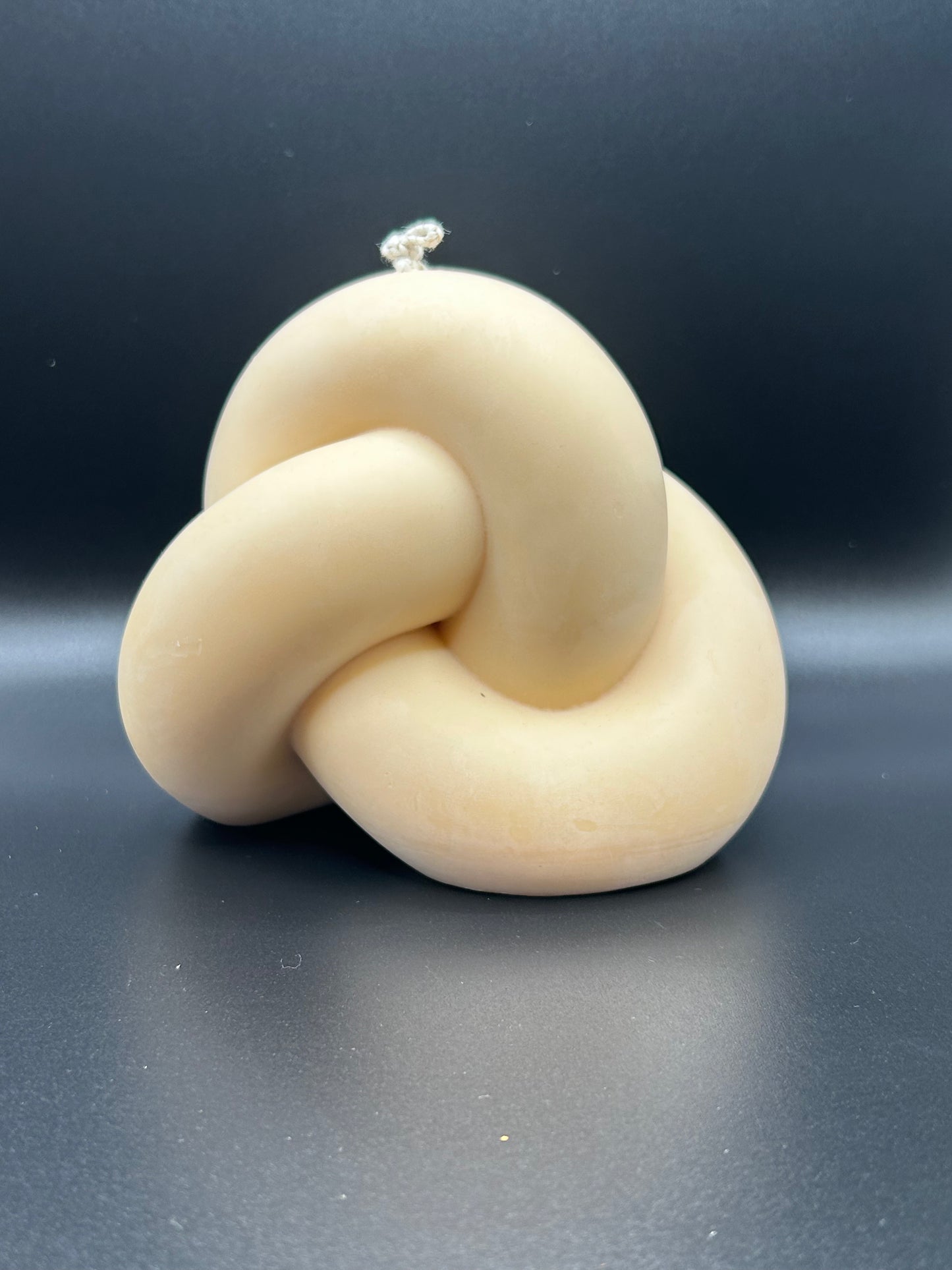 Large Minimalist Knot Candle